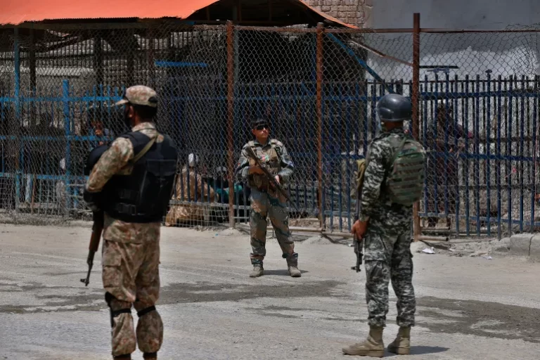 Borderline Crisis: Pakistan and Afghanistan Descend Into Conflict Borderline Crisis: Pakistan and Afghanistan Descend Into Conflict