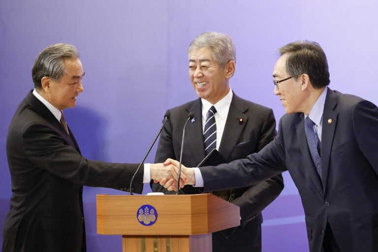 Japan China and South Korea Agree to Co-operate Amid Changing US Allies Japan China and South Korea Agree to Co-operate Amid Changing US Allies