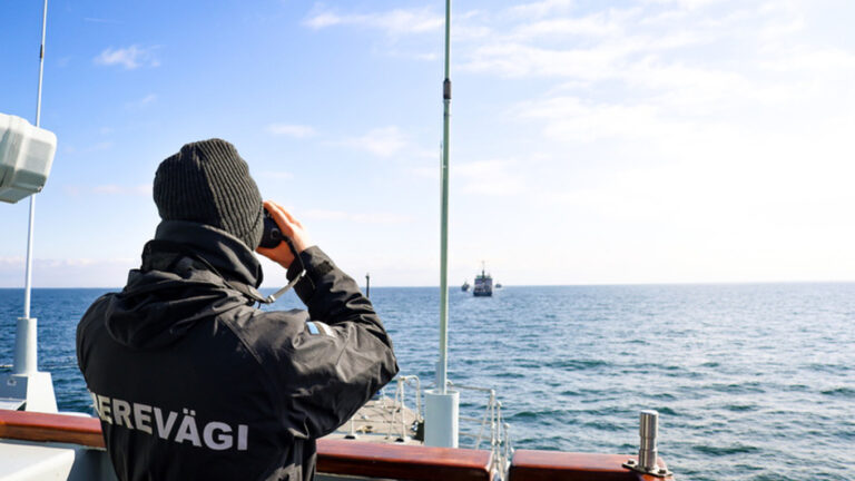 Gulf Shock: Estonian Navy Nabs Unflagged Tanker in Risky Anti-Russia Raid