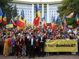 Russian authorities deny allegations of interference in Moldova election as officials report hybrid tactics