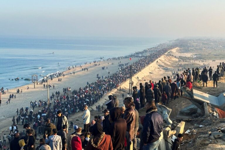40,000 Lives Lost: Fragile Ceasefire Brings Palestinians Back to North Gaza 40,000 Lives Lost: Fragile Ceasefire Brings Palestinians Back to North Gaza