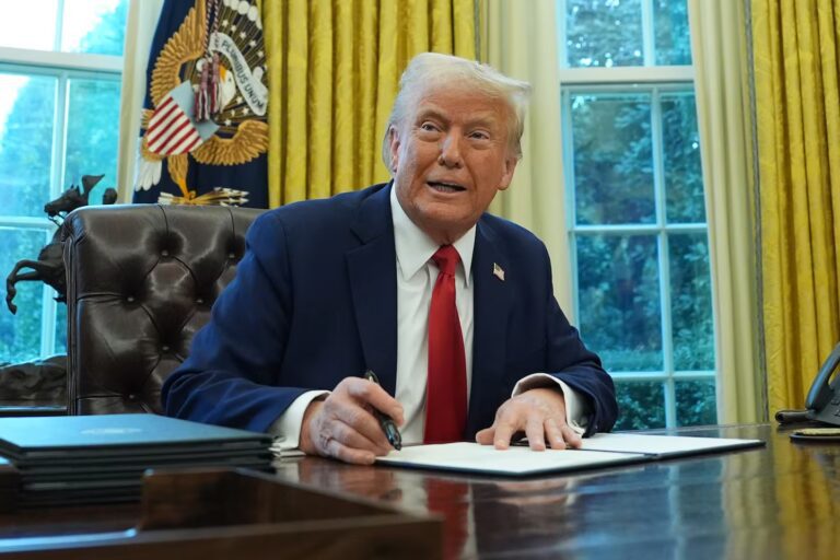 Trump Pauses Tariffs on Canada and Mexico for 30 Days Amid High-Stakes Talks Trump Pauses Tariffs on Canada and Mexico for 30 Days Amid High-Stakes Talks
