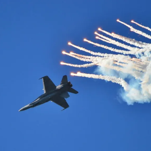 Unsafe Skies: Chinese Fighter Threatens Australian Plane with Close Encounter