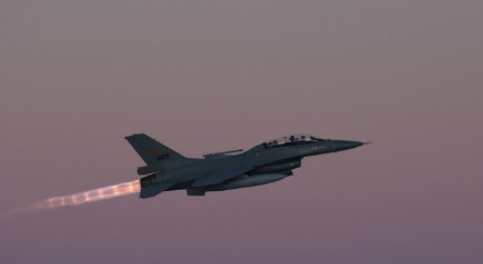 Powerful Defeat: Ukraine’s F-16 Downs Russian Su-35 in Historic Air Battle