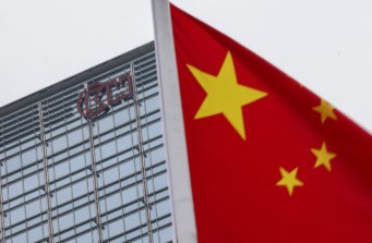 Hutchison Sparks Global Buzz by Seeking Chinese Backing in $23 Billion Ports Deal