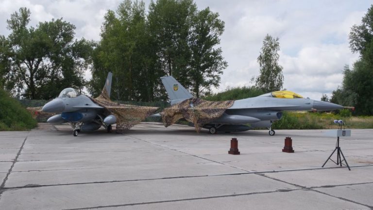 🚀 F-16 survival secret revealed – Ukraine’s air force turns truck garages into jet bases