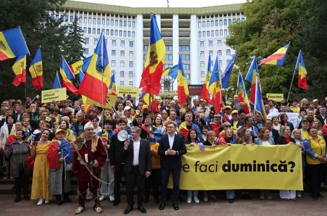 Russian authorities deny allegations of interference in Moldova election as officials report hybrid tactics