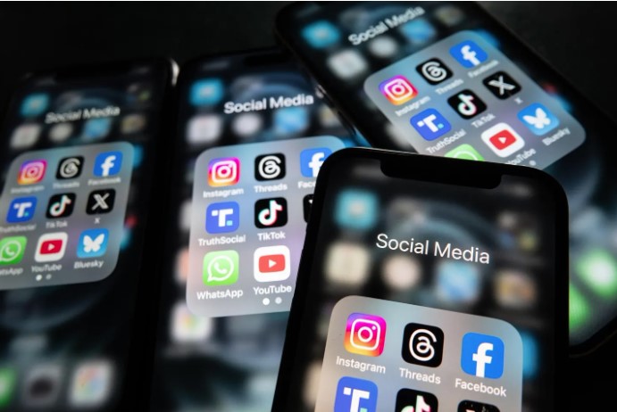 Social Media Surveillance ICE signs AI deal for social media surveillance raising privacy and free speech concerns