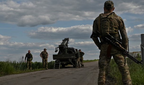 Russian forces execute three unarmed Ukrainian soldiers in Zaporizhzhia raising legal concerns