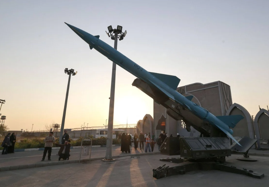 U.S. tracks Chinese military airlift to Iran amid regional troop deployments