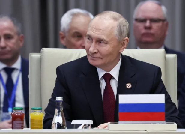 Putin meets US delegation for Ukraine peace negotiations as conflict continues